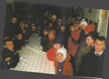  Sąsiadowice, 1999 r. Dzieci uczęszczające na katechizację. 